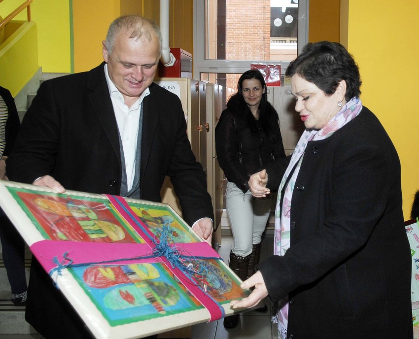 Goran Vesić i direktorka PU "11. april" Mirjana Sekulić