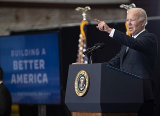 Biden ogłosił nowy pakiet pomocy wojskowej dla Ukrainy: Artyleria za 800 mln dolarów