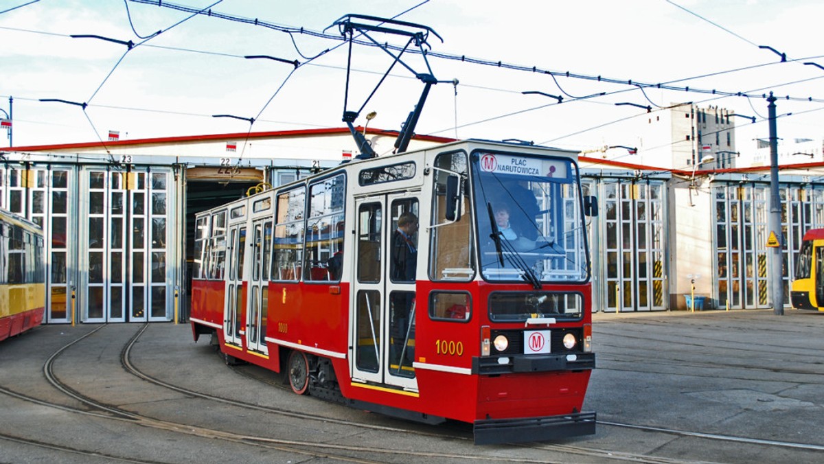 Aby oderwać się, choć na chwilę od świątecznego stołu, można wybrać się na wycieczkę zabytkowym tramwajem po Warszawie. W sobotę, 26 grudnia, uruchomiona zostanie w stolicy specjalna bożonarodzeniowa linia "M". Sentymentalna podróż wiekowym wehikułem będzie trwała około godziny.