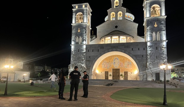 Vozilom uletala u portu Hrama u Podgorici