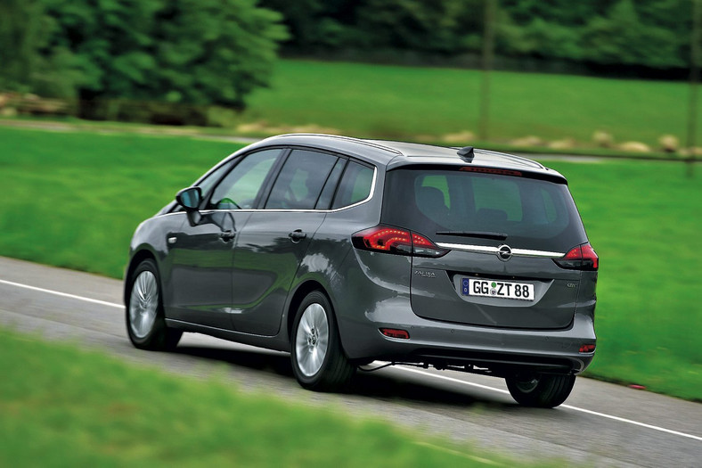 Król vanów pilnie poszukiwany: nowy VW Touran kontra BMW 216d Gran Tourer, Ford Grand C-Max, Opel Zafira Tourer