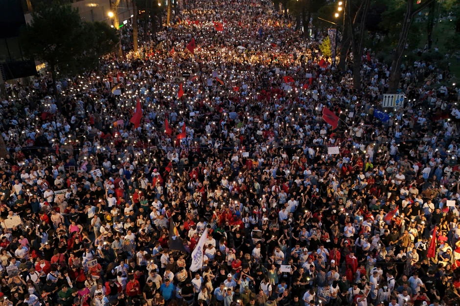 Protesti u Tirani, Albanija, 9. juna. zbog izgradnje luksuznog odmarališta 