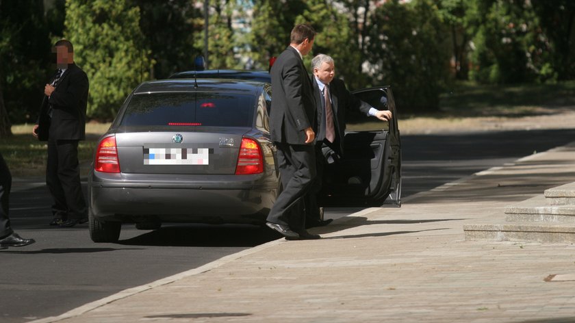 Samochody Kaczyńskiego. Kto mu je wybierał?