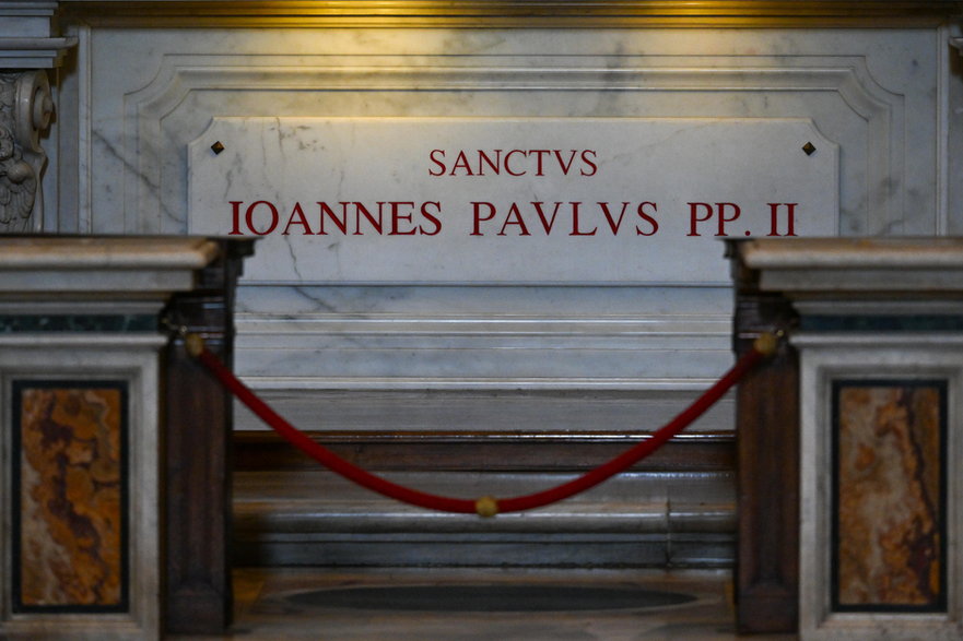 Grób św. Jana Pawła II w bazylice św. Piotra w Watykanie
