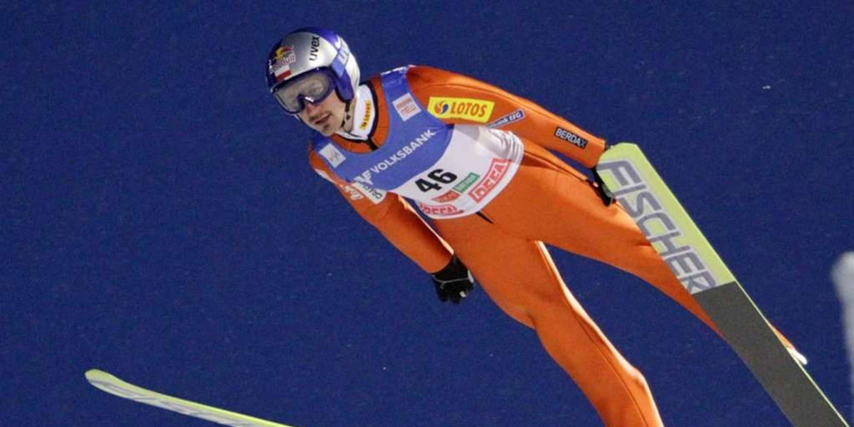 Adam Małysz zajął 9. miejsce w pierwszym konkursie skoków narciarskich w tegorocznym sezonie Pucharu Świata