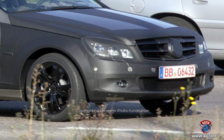 Zdjęcia szpiegowskie: nowy Mercedes klasy C bez kamuflażu
