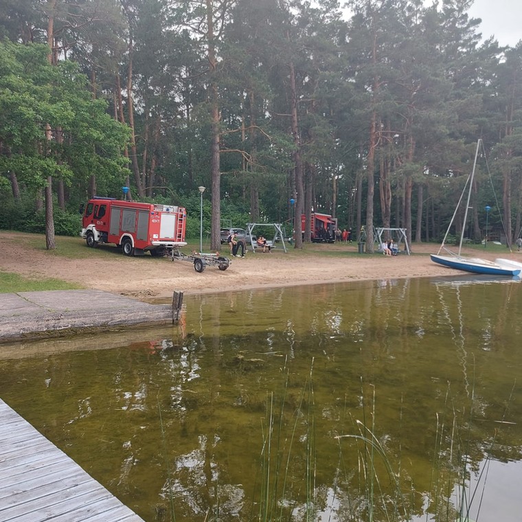 Jezioro Rajgrodzkie. Mężczyzna wypadł z łodzi. Trzecia doba poszukiwań