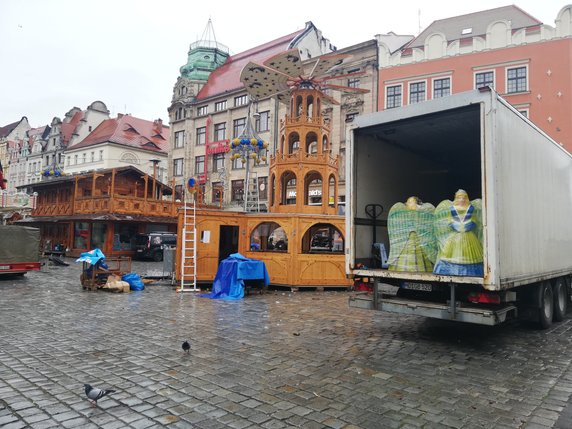 Demontaż Jarmarku Bożonarodzeniowego we Wrocławiu