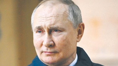 putinowi nie podoba się atak na iran. ale ma też powody do radości