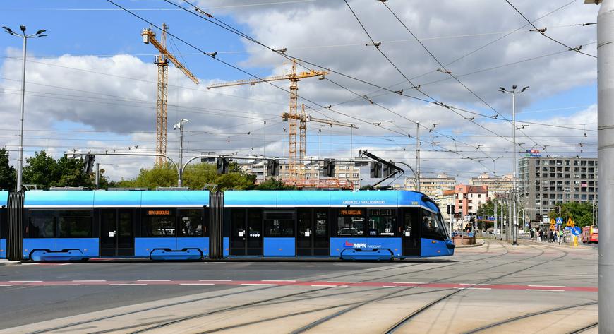Podwyżka ceny energii dla MPK miałaby wzrosnąć o 162 mln zł! Za tę kwotę można kupić 19 tramwajów Moderus Gamma 2. Takich jak ten na zdjęciu.