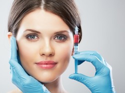 Lekarz podpowiada, jak sprawdzić, czy preparaty do zabiegu medycyny estetycznej są bezpieczne