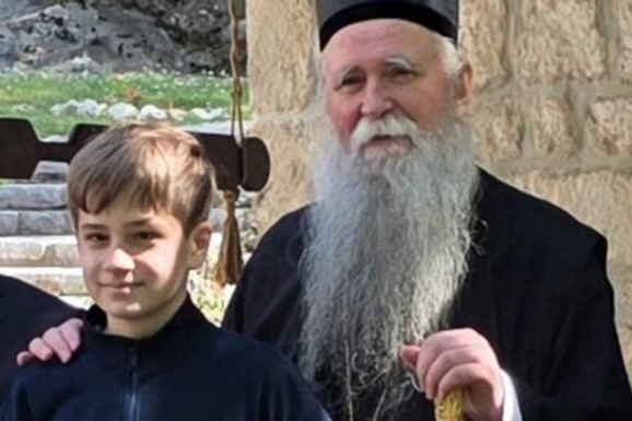 (FOTO) DEČAKA (12) UBILA KONSTRUKCIJA GOLA Novi detalji tragedije na Cetinju: Stradao sin protojereja