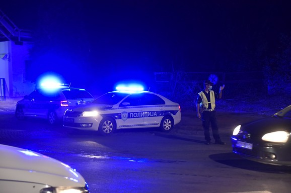 Policija MUP Srbije noćna fotka pokrivalica