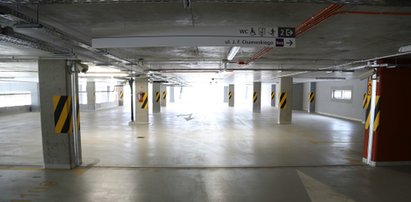 Nowy parking świeci pustkami