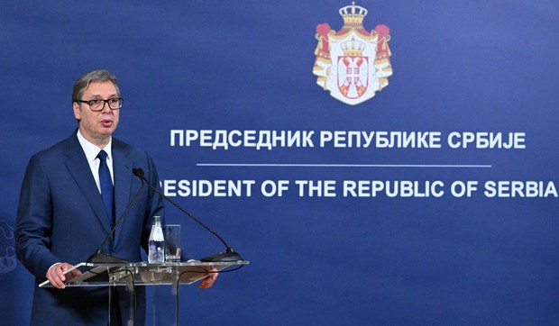 Aleksandar Vučić uručio Orden Karađorđeve zvezde prvog stepena Milošu Jovanoviću