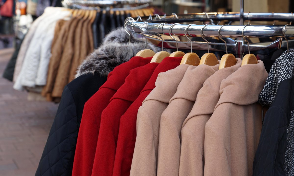 Ten płaszcz pasuje do każdej sylwetki. Jest szykowny, a zarazem bardzo wygodny