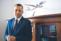 Wiceminister infrastruktury: CPK pomoże przetrwać LOT-owi [WYWIAD]