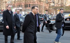 Sikorski do prokuratury: Uprzejmie informuję, że podżegałem, a nawet wznosiłem antypaństwowe okrzyki