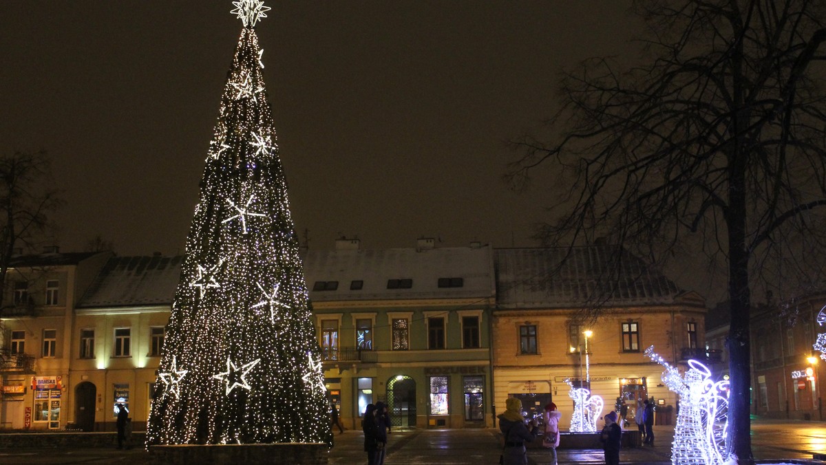 Kielce, Sandomierz, Skarżysko-Kamienna i Starachowice. Te cztery świętokrzyskie miasta biorą udział w konkursie na najbardziej rozświetlone miejscowości w Polsce. W Plebiscycie Miast "Świetlna Stolica Polski" do wygrania jest sprzęt AGD, który będzie można przekazać na cele charytatywne.