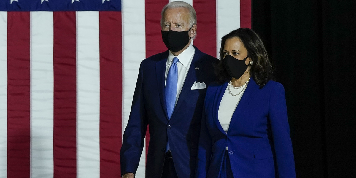 Na zdjęciu nowy prezydent-elekt USA Joe Biden i wiceprezydent-elekt Kamala Harris. Pierwsza decyzja Bidena po wygraniu wyborów ma dotyczyć walki z pandemią koronawirusa