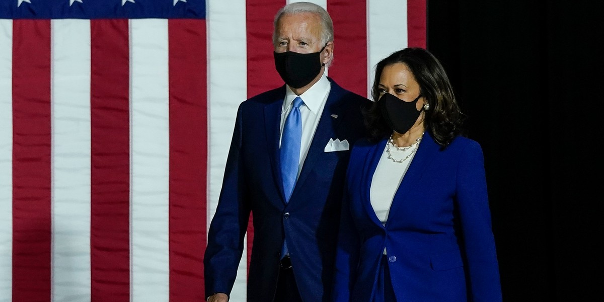 Na zdjęciu nowy prezydent-elekt USA Joe Biden i wiceprezydent-elekt Kamala Harris. Pierwsza decyzja Bidena po wygraniu wyborów ma dotyczyć walki z pandemią koronawirusa