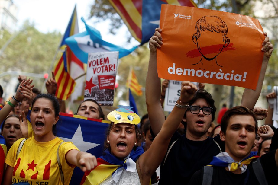 Students attend a demonstration in favor of the banned October 1 independence referendum in Barcelona, Spain September 28, 2017.