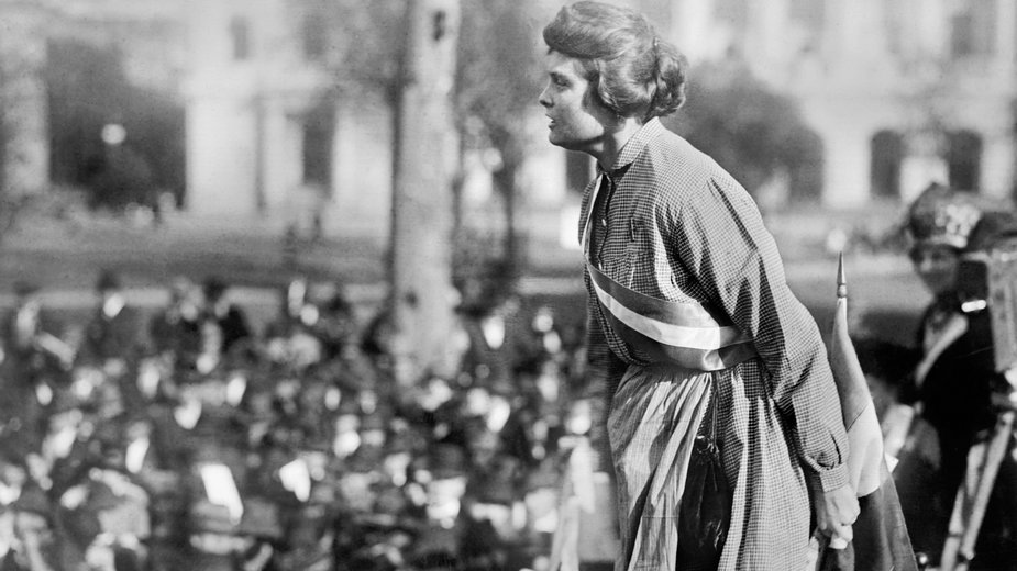 Amerykańska sufrażystka Lucy Gwynne Branham podczas wiecu w 1919 r.