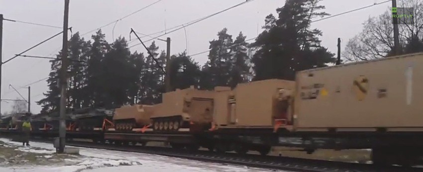 Voz koji je prevozio američke tenkove kroz Letoniju (Foto: Jutjub/Raša tudej)