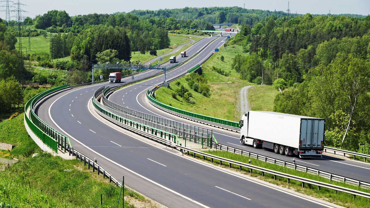 W województwie Podlaskim zostanie przebudowany kolejny odcinek drogi z Łap do Białegostoku, ważny dla ruchu lokalnego z podbiałostockich miejscowości. Samorząd województwa uzyskał unijne pieniądze na inwestycje.
