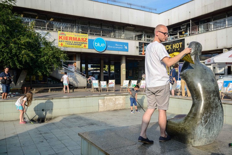 Wielkie sprzątanie Universamu Grochów