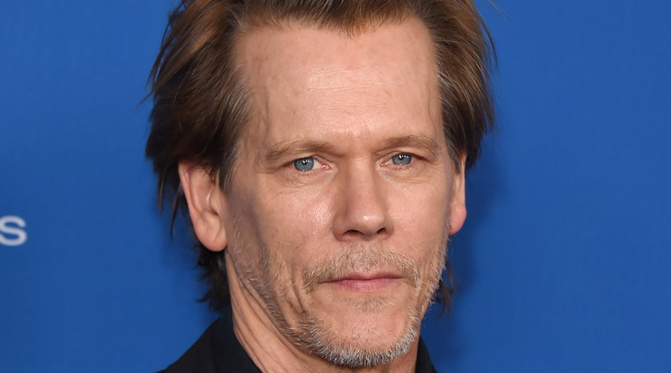 Magához ölelte a pöttyös kismalacot Kevin Bacon /Fotó: Northfoto