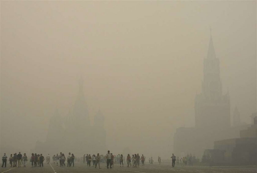 Gęsty smog sparaliżował międzynarodowe lotniska w stolicy Rosji