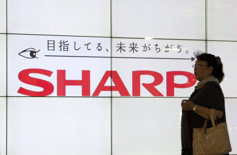 Notowania Sharpa spadły dzisiaj w Tokio o 6,7 proc. do 154 jenów za akcję.