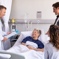Hogyan tartsuk a kapcsolatot kórházban fekvő szerettünk kezelőorvosával?