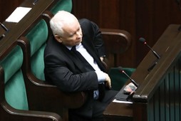 Wyborcy PiS nie chcą odejścia Kaczyńskiego z polityki.