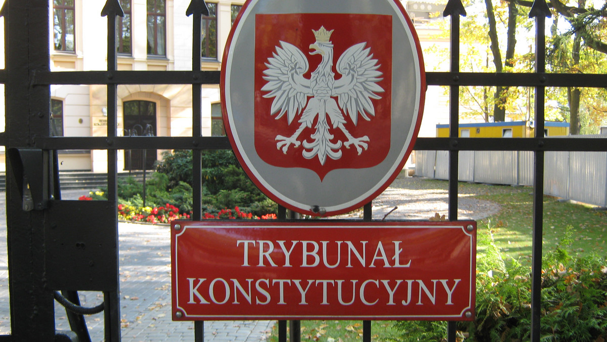 Komisja Europejska odnotowała publikację 21 z 23 zaległych orzeczeń Trybunału Konstytucyjnego, wskazując, że rozwiązuje to część problemów, ale nie wszystkie, jakimi KE zajmuje się w ramach prowadzonej wobec Polski procedury praworządności.