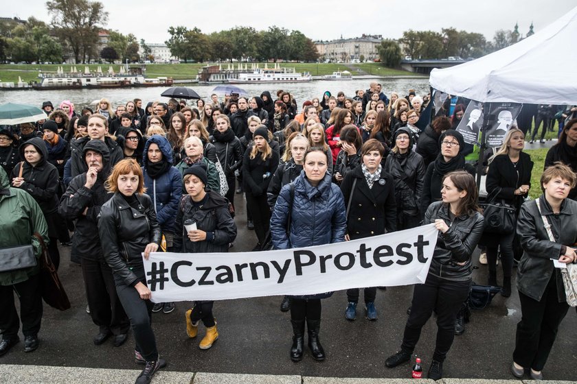 Polki do Kaczyńskiego: nie chcemy rodzić dzieci skazanych na śmierć!