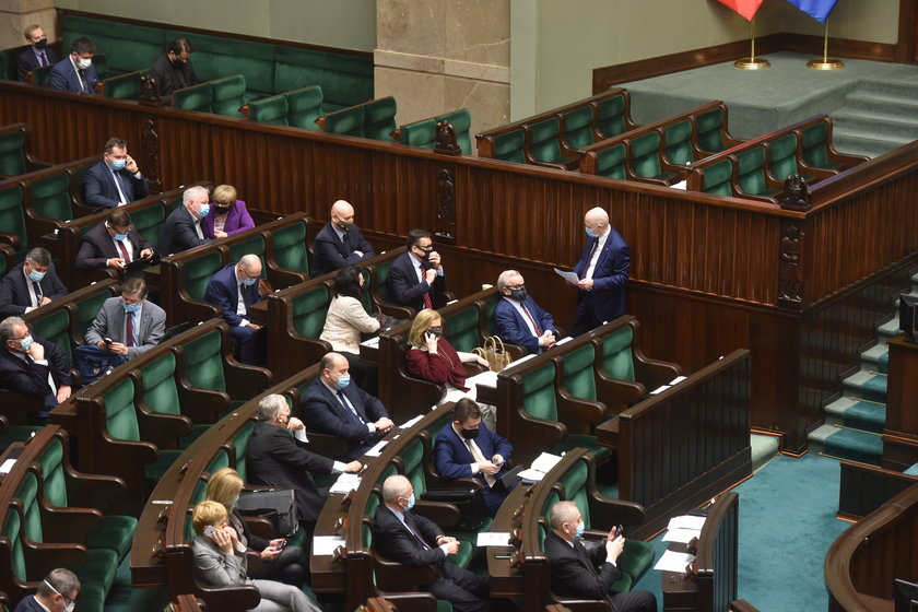 Gorąco w Sejmie. PiS przegrało dwa głosowania