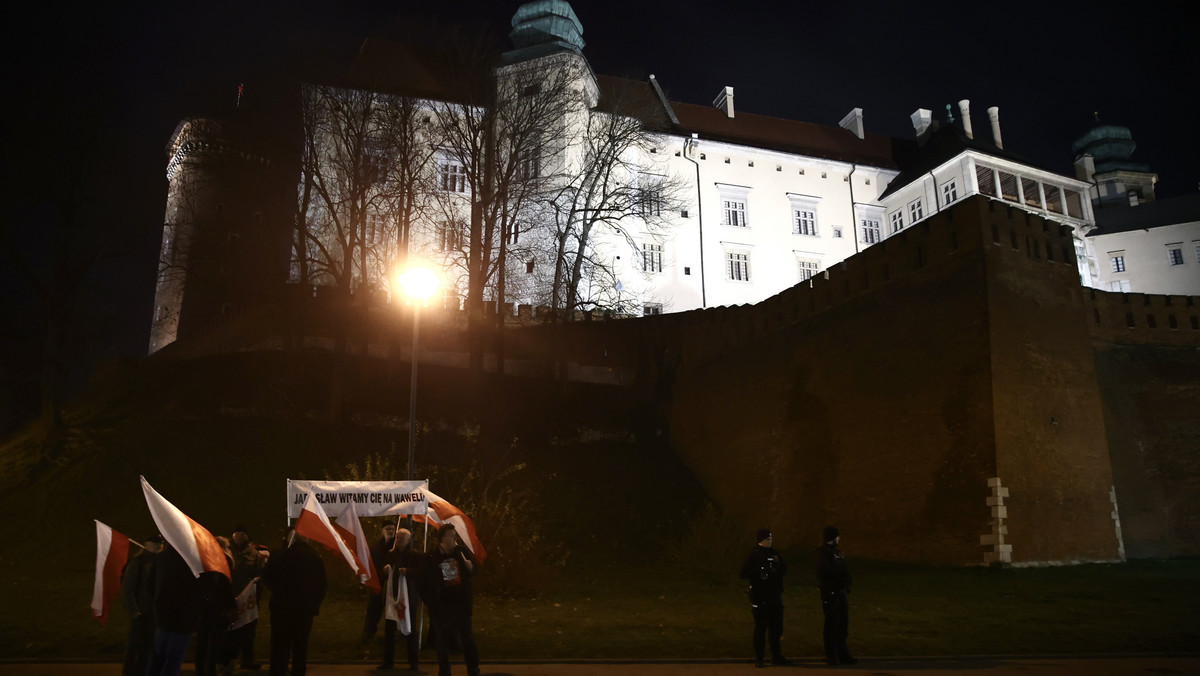 Nie tylko dom Kaczyńskiego. Policja nie chroni już także zjazdu PiS na Wawelu 