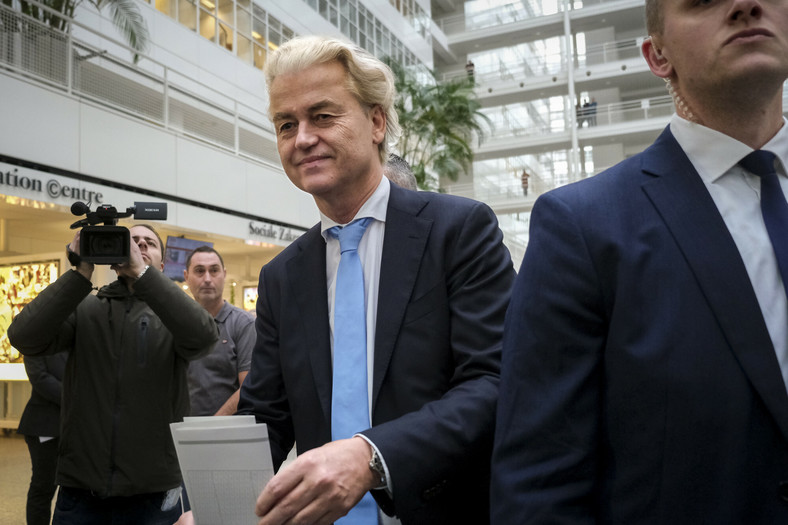 Geert Wilders, lider Partii Wolności oddaje swój głos w wyborach parlamentarnych w Hadze, Holandia, 22 listopada 2023 r.