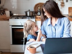 Trudne pytania ciekawskiego przedszkolaka. Dlaczego nie wolno pozostawiać ich bez odpowiedzi?