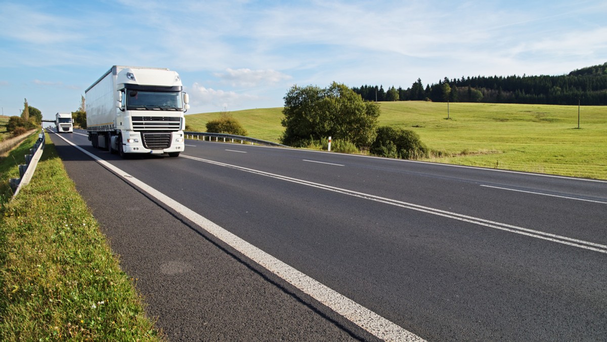 Od 1 marca w Łodzi będzie obowiązywał zakaz tranzytowego przejazdu przez miasto ciężarówek o masie powyżej 12 ton. Decyzja ta związana jest z trwającą budową trasy W-Z łączącą dwa największe łódzkie osiedla - Retkinię i Widzew Wschód.