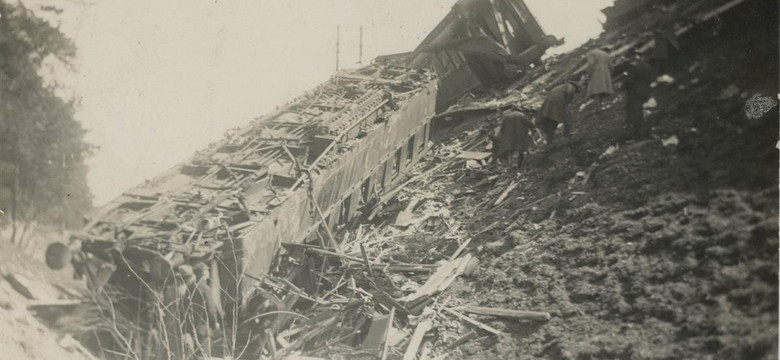 Największy zamach kolejowy II RP. Dziesiątki zabitych i rannych