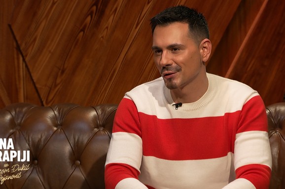 (VIDEO) "BIO SAM INTROVERTAN I BLIŽI SA DEVOJČICAMA" Bojan Bjelić otvorio dušu o estradi, savetu roditelja i tome kako prepoznaje da li je neko tu samo iz koristi