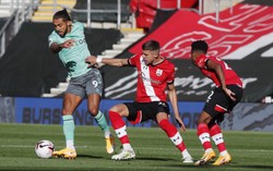 Bednarek zatrzymał Calverta-Lewina. Southampton lepszy od lidera