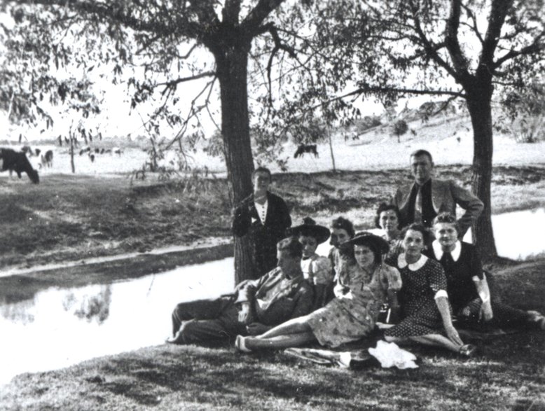 Majówka nad Czerniejówką pod Lublinem w 1937 r.