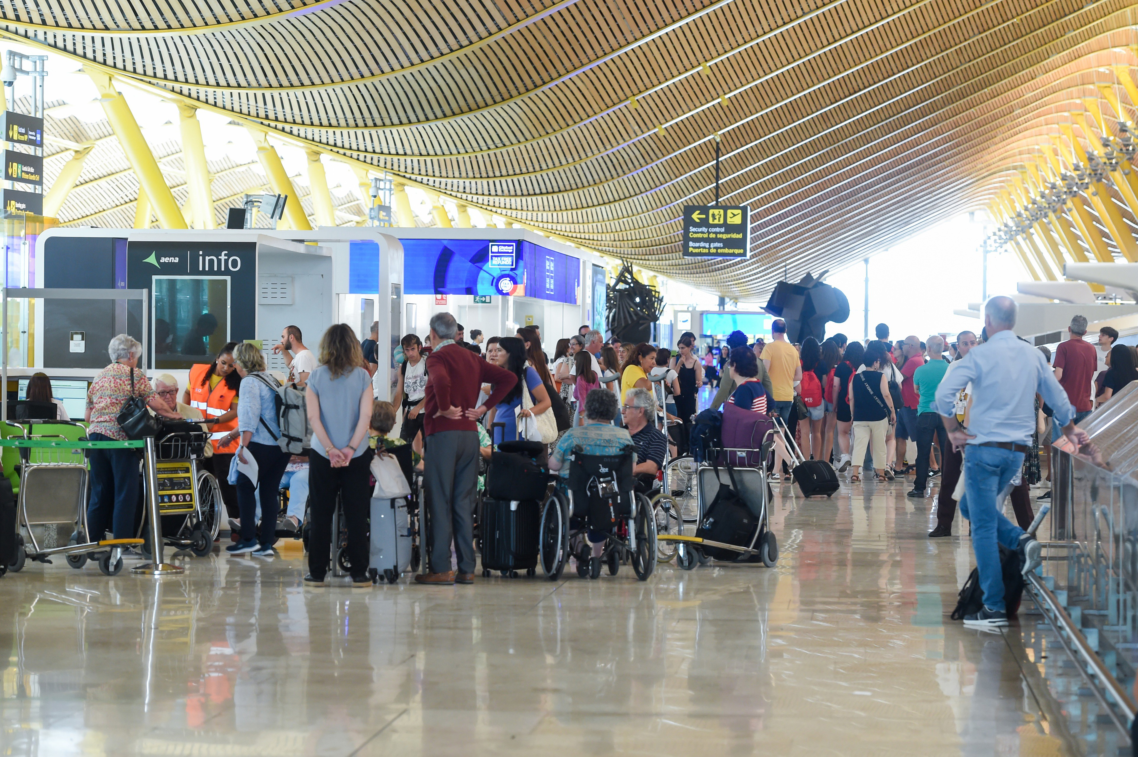 Caos Barajas T4: Pasajeros tienen derecho a asistencia
