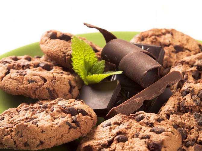 5708_coko-kis-+stock-photo-chocolate-chip-cookies-shutterstock_32849326