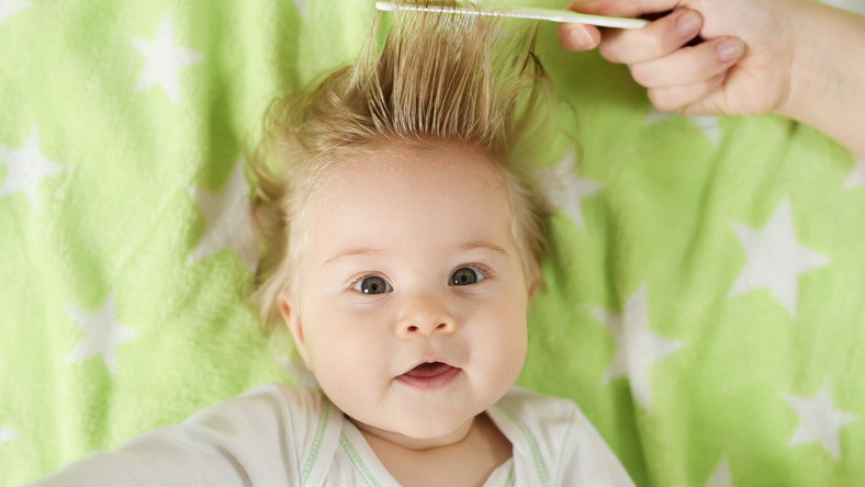 Kiedy obciąć dziecku włosy?