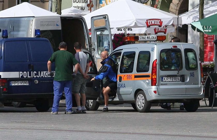 Strażnicy się lansują, a policjanci pracują